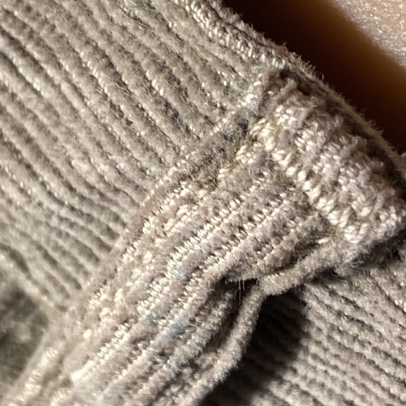 ALLSAINTS - long shorts: tan corduroy w pockets, belt hoops, button close - 32 - Picture 13 of 16